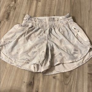 Lululemon 2.5” Tracker Short